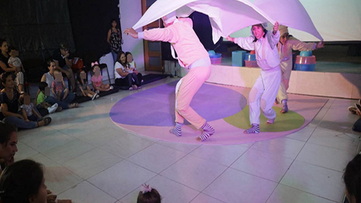 Exploran bebés su creatividad en Encuentro de Artes para Niñas y Niños