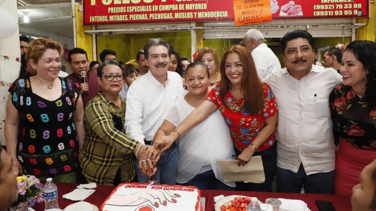 Festejan comerciantes el Día del Locatario